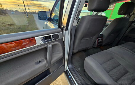 Volkswagen Touareg III, 2005 год, 699 000 рублей, 11 фотография