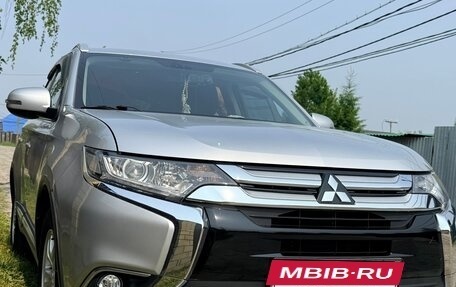 Mitsubishi Outlander III рестайлинг 3, 2016 год, 1 750 000 рублей, 3 фотография