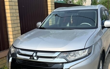 Mitsubishi Outlander III рестайлинг 3, 2016 год, 1 750 000 рублей, 4 фотография
