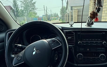 Mitsubishi Outlander III рестайлинг 3, 2016 год, 1 750 000 рублей, 8 фотография