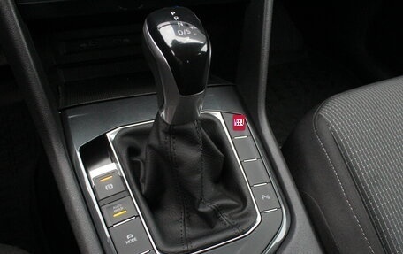 Volkswagen Tiguan II, 2021 год, 2 745 000 рублей, 17 фотография