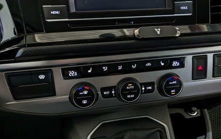 Volkswagen Caravelle T6 рестайлинг, 2020 год, 3 950 000 рублей, 27 фотография