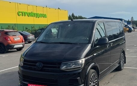 Volkswagen Multivan T6 рестайлинг, 2017 год, 3 590 000 рублей, 1 фотография