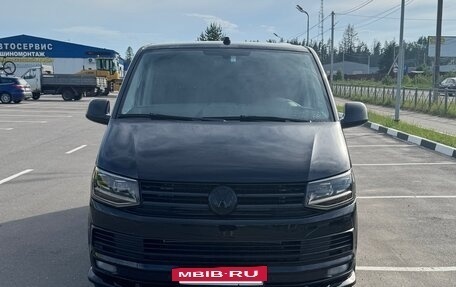 Volkswagen Multivan T6 рестайлинг, 2017 год, 3 590 000 рублей, 3 фотография