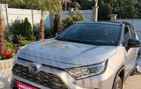 Toyota RAV4, 2020 год, 3 100 000 рублей, 6 фотография