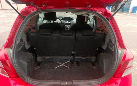 Toyota Yaris III рестайлинг, 2010 год, 450 000 рублей, 7 фотография