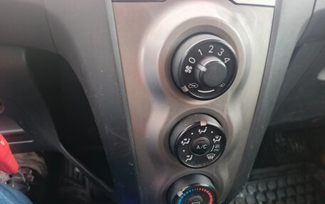 Toyota Yaris III рестайлинг, 2010 год, 450 000 рублей, 18 фотография