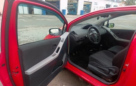 Toyota Yaris III рестайлинг, 2010 год, 450 000 рублей, 13 фотография