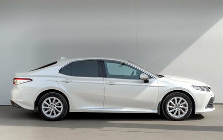 Toyota Camry, 2021 год, 3 140 000 рублей, 4 фотография