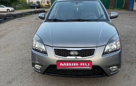 KIA Rio II, 2011 год, 650 000 рублей, 1 фотография