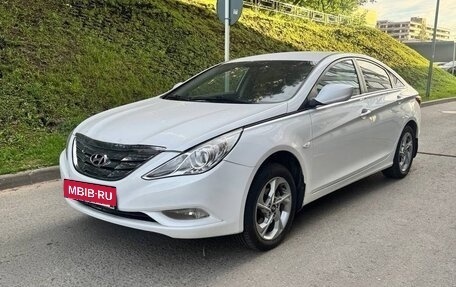 Hyundai Sonata VI, 2011 год, 845 000 рублей, 2 фотография