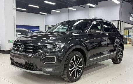 Volkswagen T-Roc I, 2023 год, 1 978 000 рублей, 1 фотография