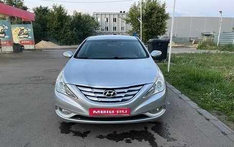Hyundai Sonata VI, 2010 год, 870 000 рублей, 1 фотография