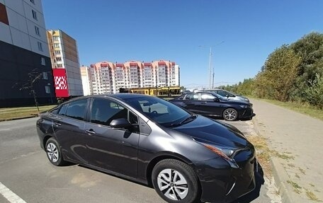 Toyota Prius IV XW50, 2018 год, 1 700 000 рублей, 1 фотография
