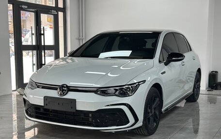 Volkswagen Golf VIII, 2023 год, 2 040 000 рублей, 1 фотография