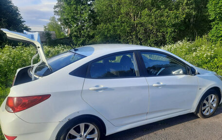Hyundai Solaris II рестайлинг, 2012 год, 650 000 рублей, 2 фотография