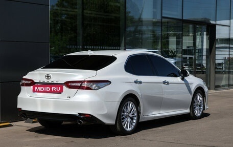 Toyota Camry, 2018 год, 3 299 000 рублей, 6 фотография