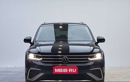 Volkswagen Tiguan II, 2023 год, 2 753 000 рублей, 2 фотография