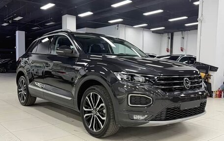 Volkswagen T-Roc I, 2023 год, 1 978 000 рублей, 3 фотография