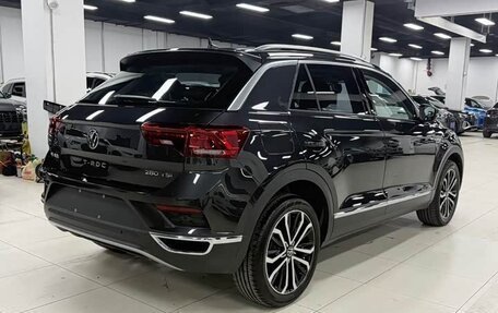 Volkswagen T-Roc I, 2023 год, 1 978 000 рублей, 4 фотография