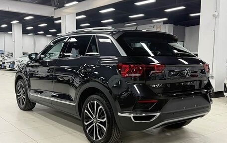 Volkswagen T-Roc I, 2023 год, 1 978 000 рублей, 5 фотография