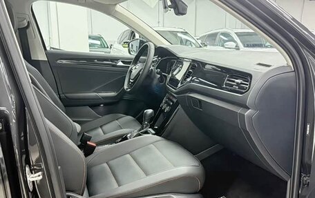 Volkswagen T-Roc I, 2023 год, 1 978 000 рублей, 11 фотография