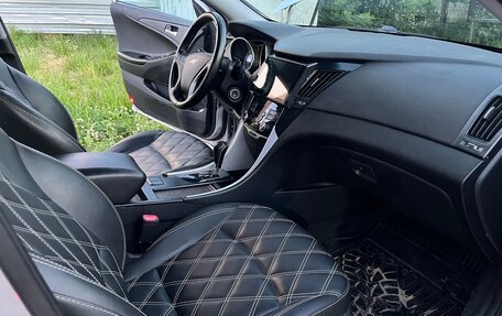 Hyundai Sonata VI, 2010 год, 870 000 рублей, 5 фотография