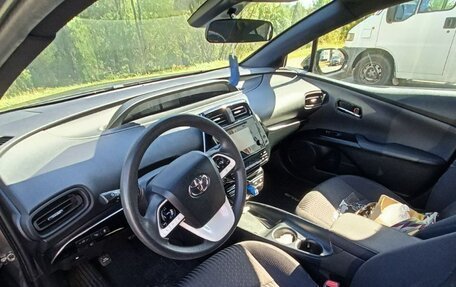 Toyota Prius IV XW50, 2018 год, 1 700 000 рублей, 3 фотография