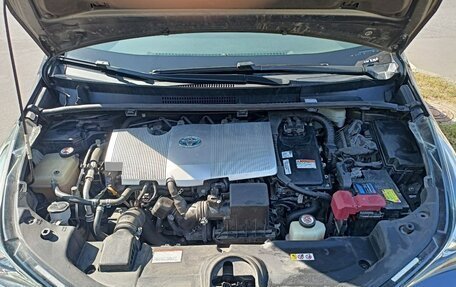 Toyota Prius IV XW50, 2018 год, 1 700 000 рублей, 5 фотография