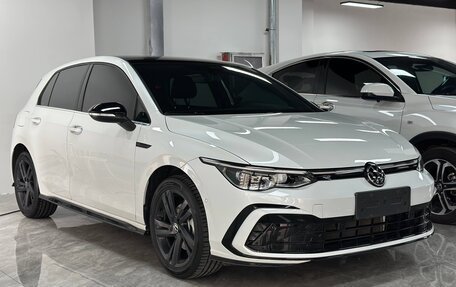 Volkswagen Golf VIII, 2023 год, 2 040 000 рублей, 3 фотография