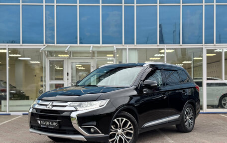 Mitsubishi Outlander III рестайлинг 3, 2015 год, 1 890 000 рублей, 1 фотография