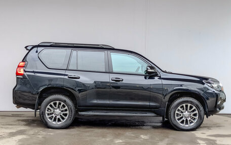 Toyota Land Cruiser Prado 150 рестайлинг 2, 2021 год, 6 250 000 рублей, 4 фотография