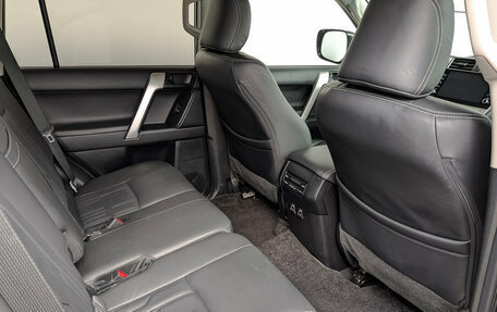 Toyota Land Cruiser Prado 150 рестайлинг 2, 2021 год, 6 250 000 рублей, 18 фотография