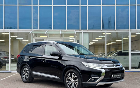 Mitsubishi Outlander III рестайлинг 3, 2015 год, 1 890 000 рублей, 2 фотография