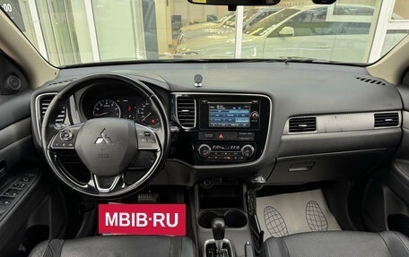 Mitsubishi Outlander III рестайлинг 3, 2015 год, 1 890 000 рублей, 9 фотография