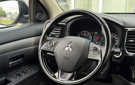 Mitsubishi Outlander III рестайлинг 3, 2015 год, 1 890 000 рублей, 10 фотография