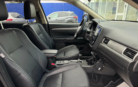 Mitsubishi Outlander III рестайлинг 3, 2015 год, 1 890 000 рублей, 12 фотография
