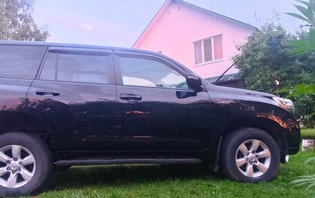 Toyota Land Cruiser Prado 150 рестайлинг 2, 2014 год, 3 380 000 рублей, 5 фотография
