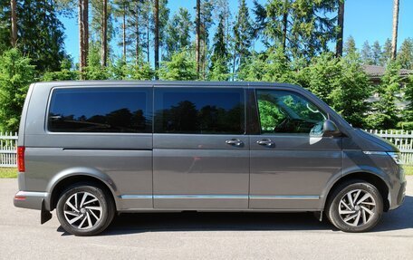 Volkswagen Multivan T6 рестайлинг, 2021 год, 6 900 000 рублей, 5 фотография