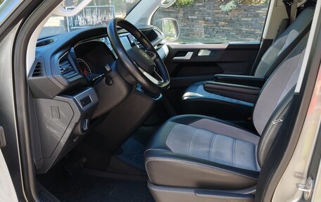 Volkswagen Multivan T6 рестайлинг, 2021 год, 6 900 000 рублей, 8 фотография