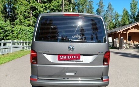 Volkswagen Multivan T6 рестайлинг, 2021 год, 6 900 000 рублей, 3 фотография