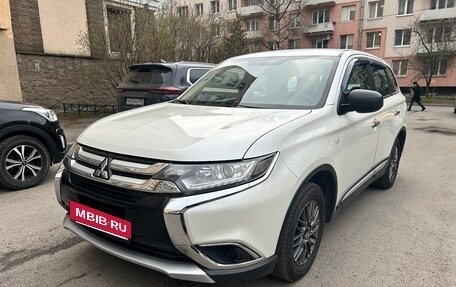 Mitsubishi Outlander III рестайлинг 3, 2016 год, 1 450 000 рублей, 4 фотография