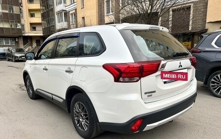 Mitsubishi Outlander III рестайлинг 3, 2016 год, 1 450 000 рублей, 3 фотография