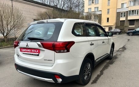 Mitsubishi Outlander III рестайлинг 3, 2016 год, 1 450 000 рублей, 2 фотография