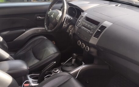 Mitsubishi Outlander III рестайлинг 3, 2008 год, 900 000 рублей, 4 фотография
