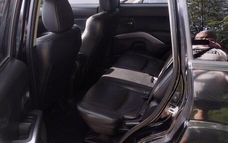 Mitsubishi Outlander III рестайлинг 3, 2008 год, 900 000 рублей, 9 фотография