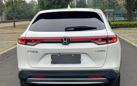 Honda Vezel, 2024 год, 1 580 000 рублей, 6 фотография