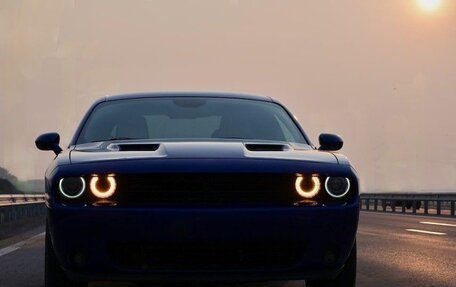 Dodge Challenger III рестайлинг 2, 2021 год, 4 650 000 рублей, 2 фотография