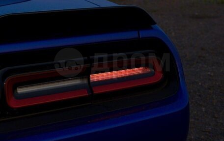 Dodge Challenger III рестайлинг 2, 2021 год, 4 650 000 рублей, 6 фотография