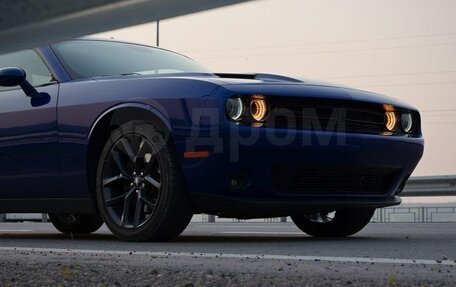 Dodge Challenger III рестайлинг 2, 2021 год, 4 650 000 рублей, 3 фотография